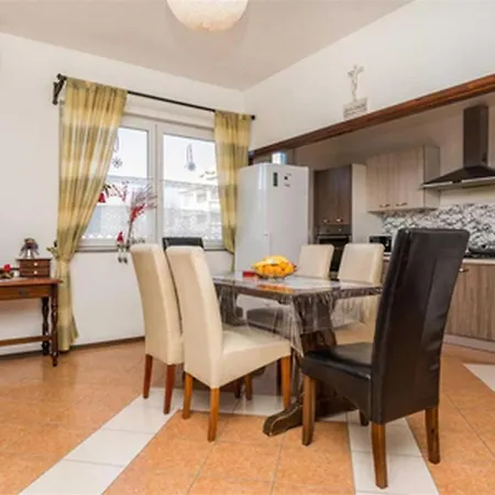 Spacious With Pool, *