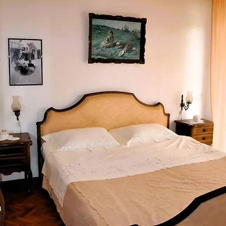 Spacious With Pool, Pakoštane