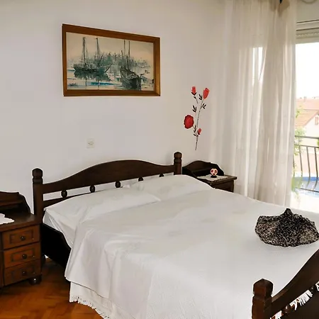 Spacious With Pool, Apartamento