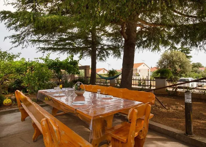 Spacious With Pool, Pakostane