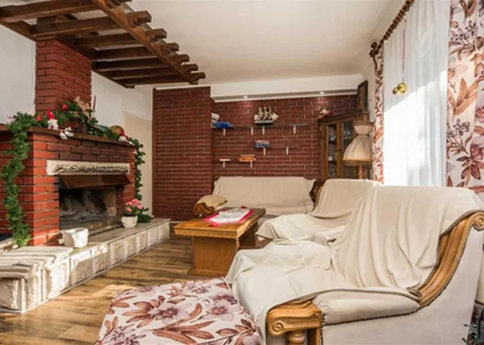 Spacious With Pool, Pakostane