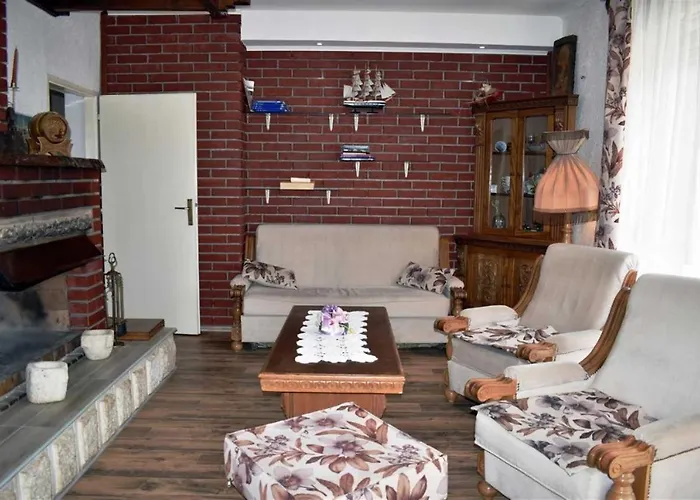 Apartman Spacious With Pool, Pakostane