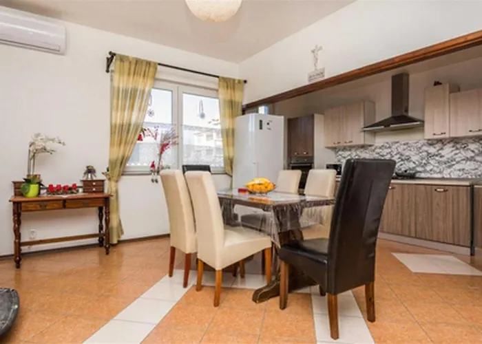 Spacious With Pool, *