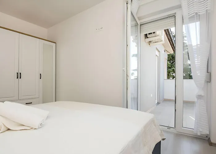 Apartman Spacious With Pool,