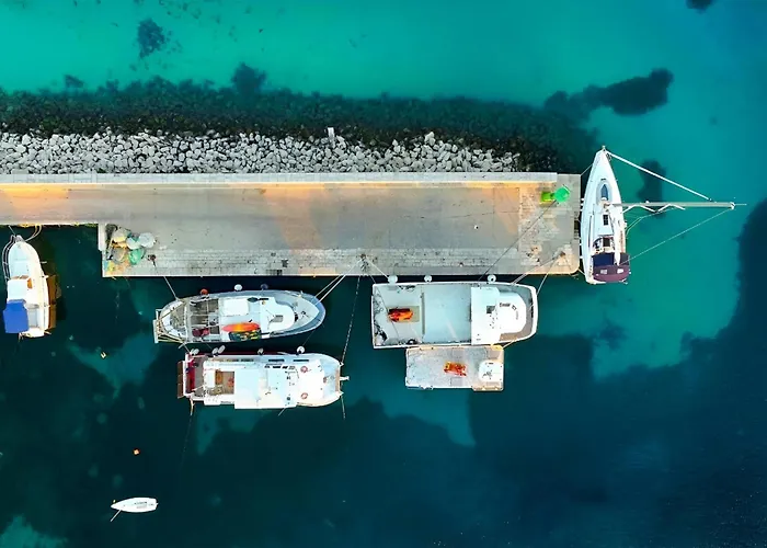 Spacious With Pool, Pakostane