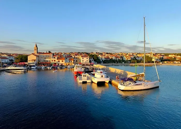 Apartman Spacious With Pool, Pakostane