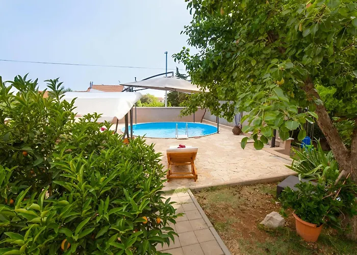 Spacious With Pool, Pakostane