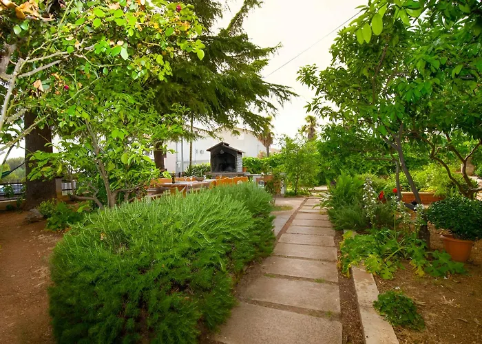 Apartman Spacious With Pool,