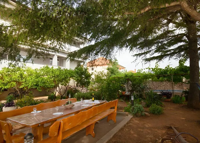 Spacious With Pool, Pakostane