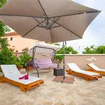 Spacious With Pool, Apartment