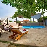 Spacious With Pool, *