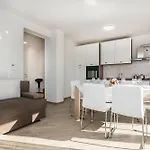 Spacious With Pool, Pakostane