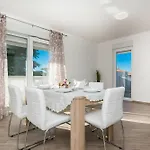 Apartment Spacious With Pool, *