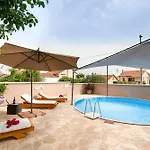 Apartment Spacious With Pool,
