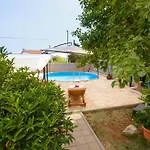 Spacious With Pool, Pakostane