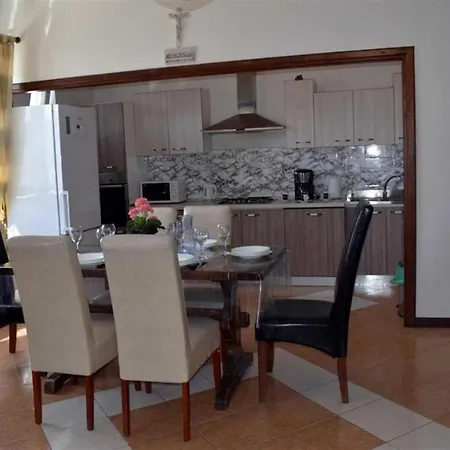Spacious With Pool,