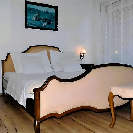 Spacious With Pool, Apartment