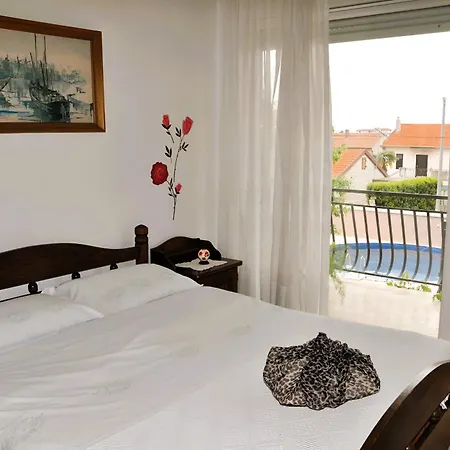 Apartment Spacious With Pool, *