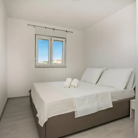 Apartment Spacious With Pool,