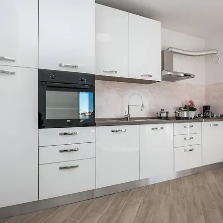 Apartment Spacious With Pool, *