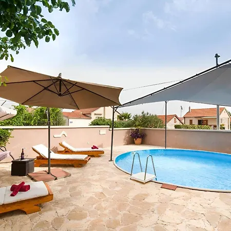 Apartment Spacious With Pool,
