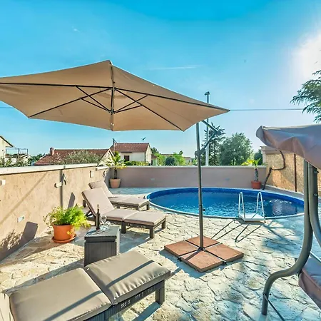 Apartment Spacious With Pool, *