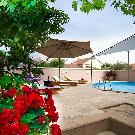 Apartment Spacious With Pool,