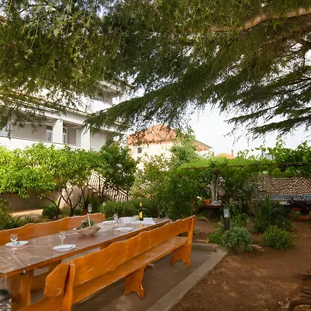 Spacious With Pool, Pakostane