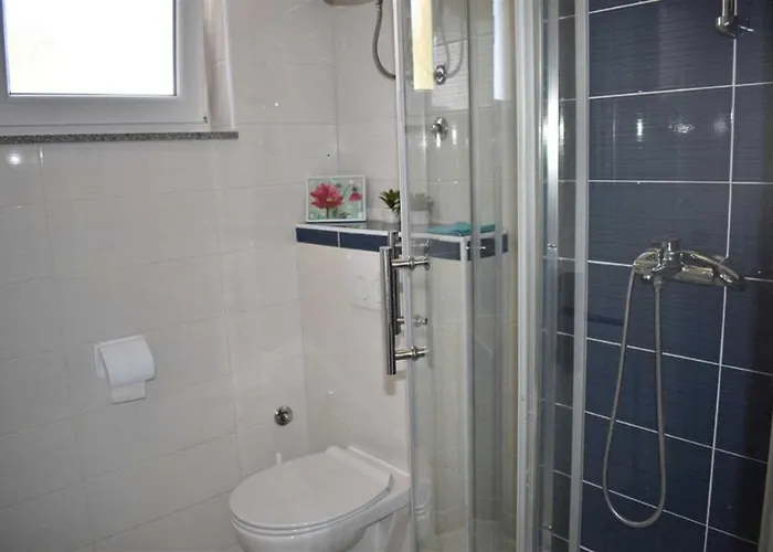 Spacious With Pool, Пакоштане