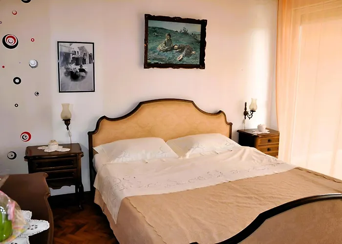 Spacious With Pool, باكوشتاني