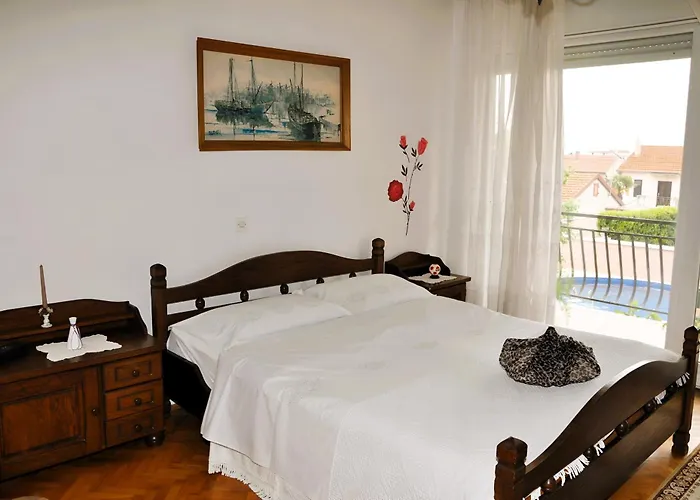 Spacious With Pool, شقة