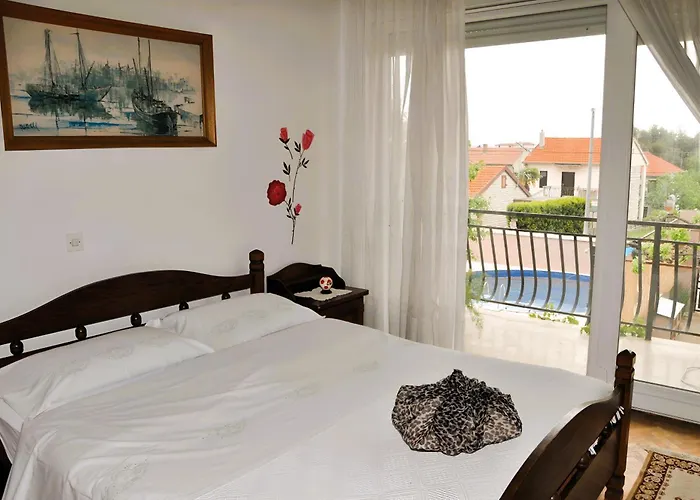 Апартаменты Spacious With Pool, *