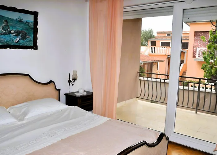 Spacious With Pool,